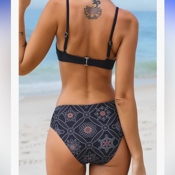 Chic Blue Patterned Bikini Set - Picture 3 of 6